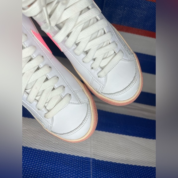 🎉✨ THROWBACK - Nike Blazer Mid '77 GS Guava Ice/Jade Summit White Sneakers 4.5 Y - Picture 4 of 17